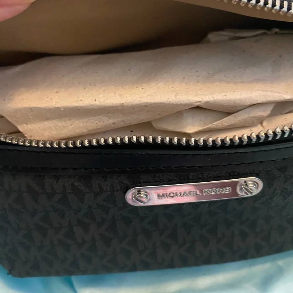 Michael Kors Black Crossbody Bag Sleek and Stylish
